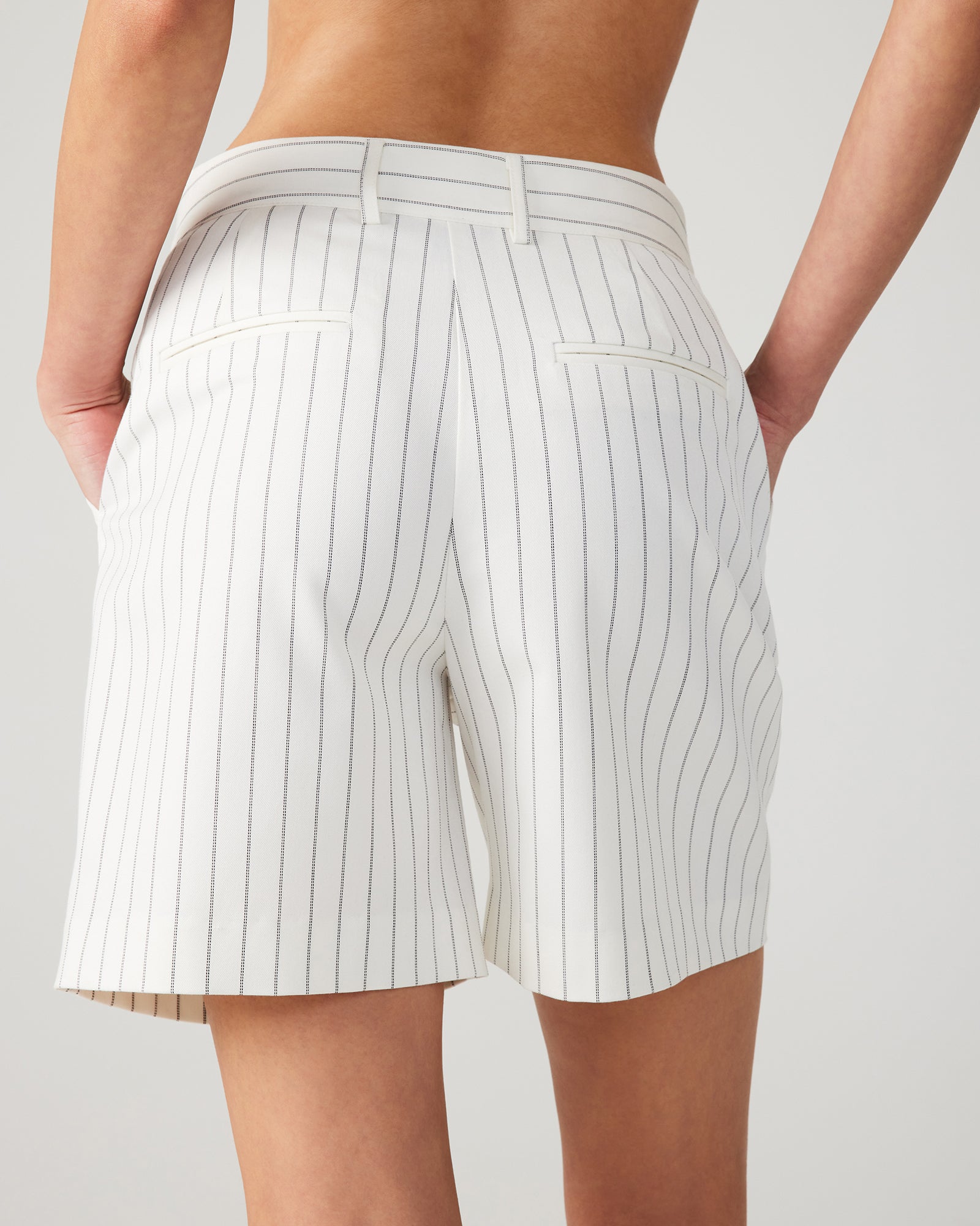RUBINA SHORTS WHITE/BLACK - Image 4