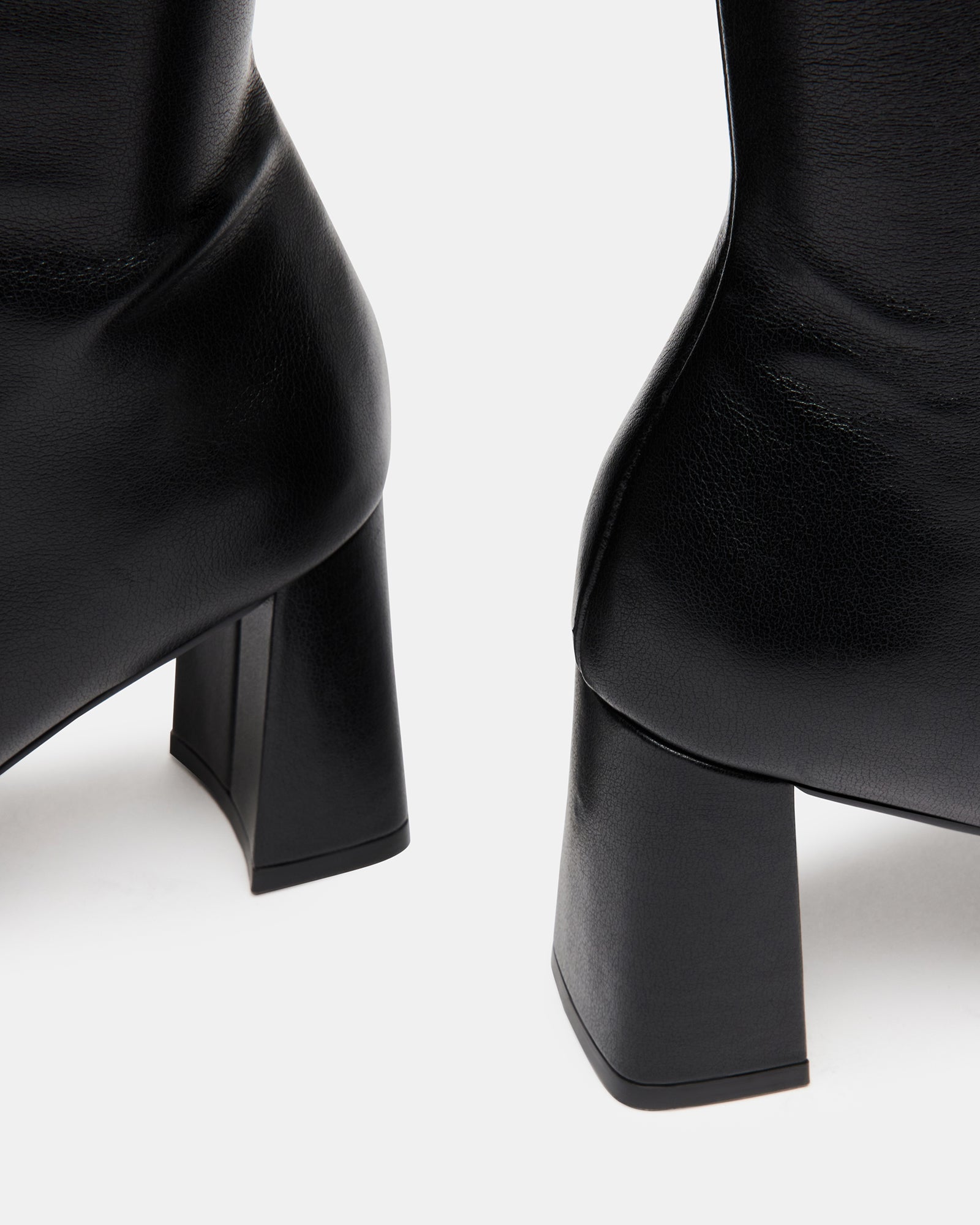 HOLLY BLACK - Image 7